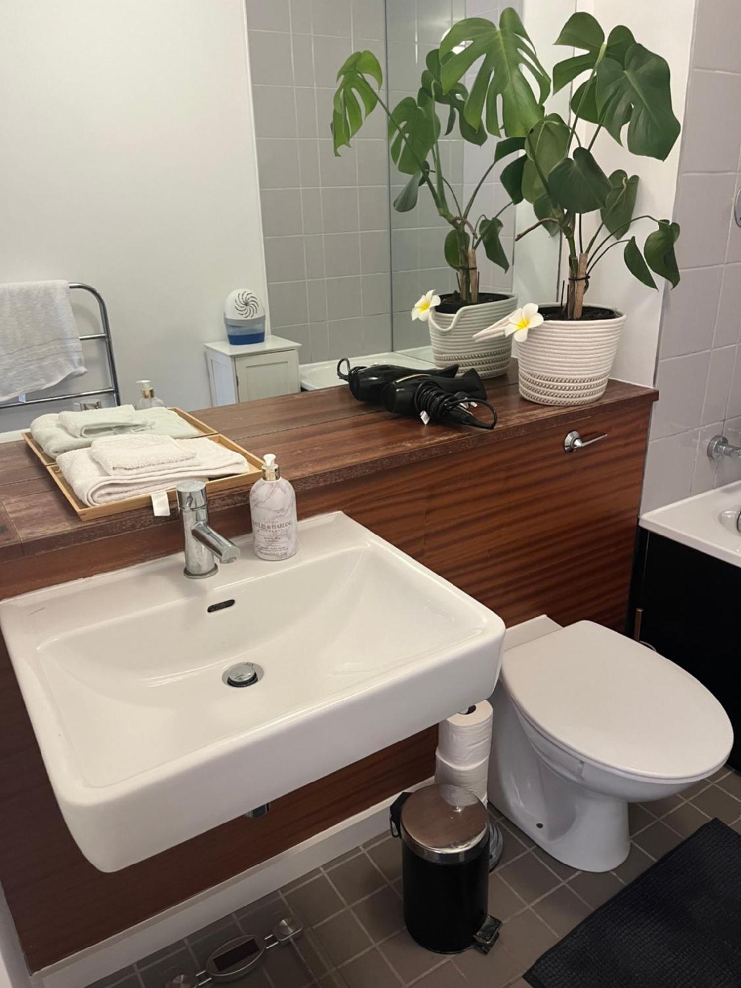 The Room King Size Bed And Private Bathroom Dublin Extérieur photo