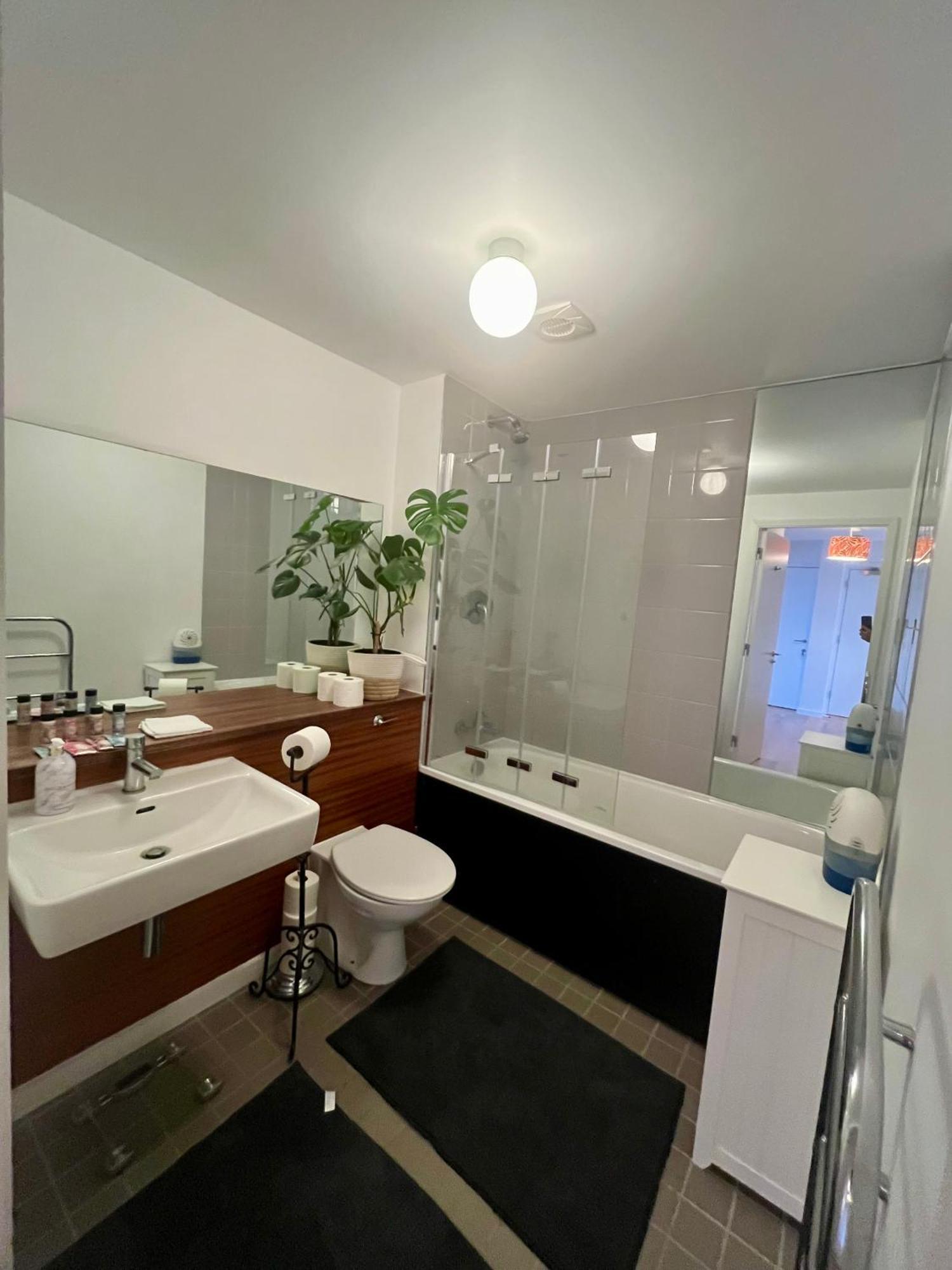 The Room King Size Bed And Private Bathroom Dublin Extérieur photo
