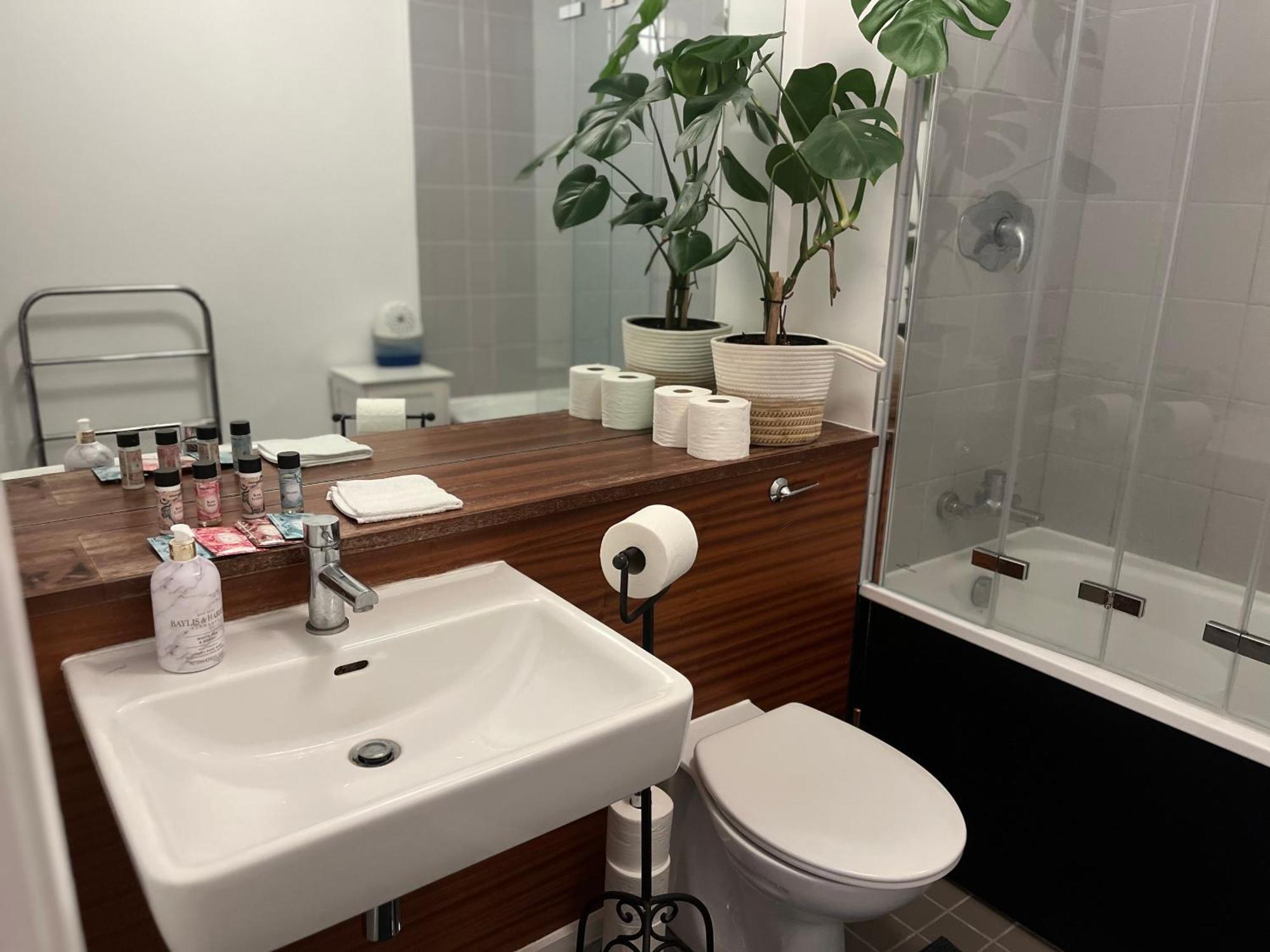 The Room King Size Bed And Private Bathroom Dublin Extérieur photo