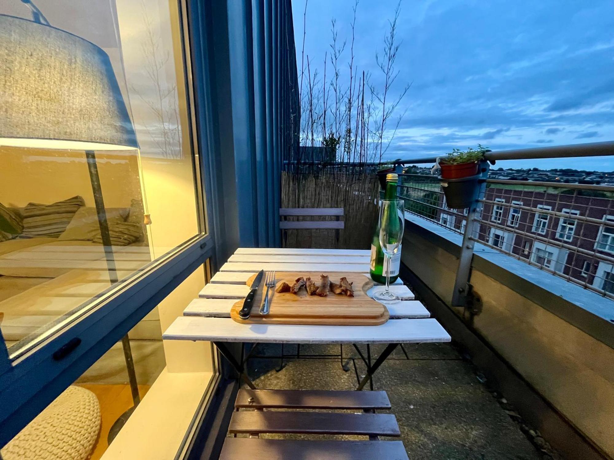 The Room King Size Bed And Private Bathroom Dublin Extérieur photo